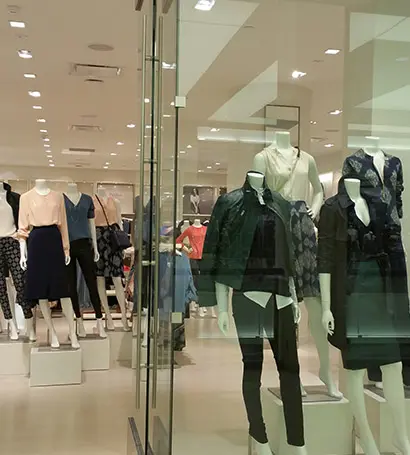 Entréstädning för butiker och företag. Ge ett gott första intryck med hjälp av Arisa Städ AB.