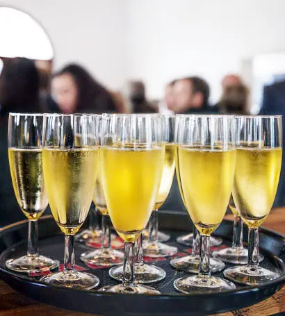 Feststädning - Städning efter firmafesten eller efter ett lyckat kontrakt.